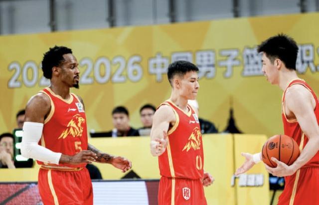 九游娱乐app下载-媒体人：王博把孙铭徽放替补激活了双小外，现在两队是尖矛互刺